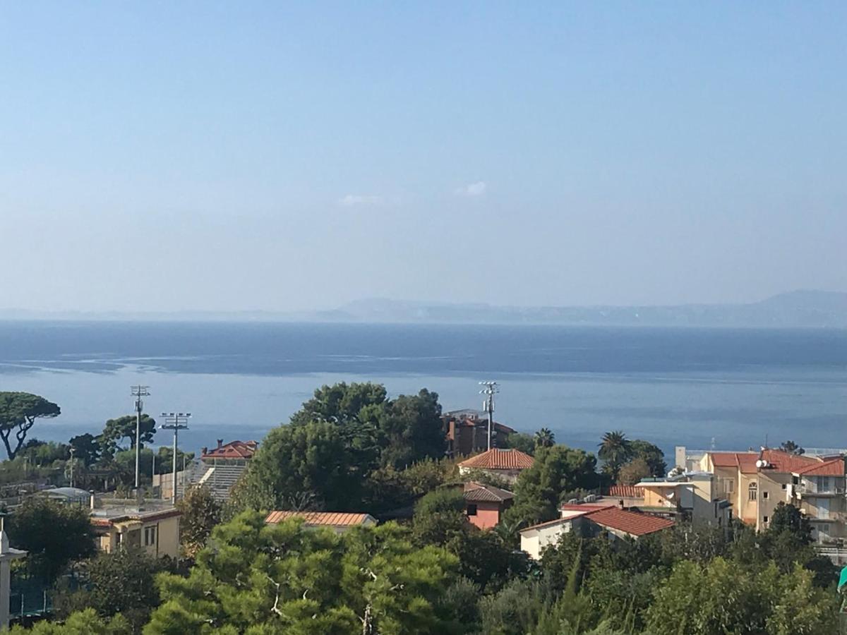 Guest House Emily Suites Sorrento Exteriör bild