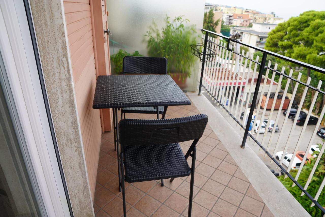 Guest House Emily Suites Sorrento Exteriör bild