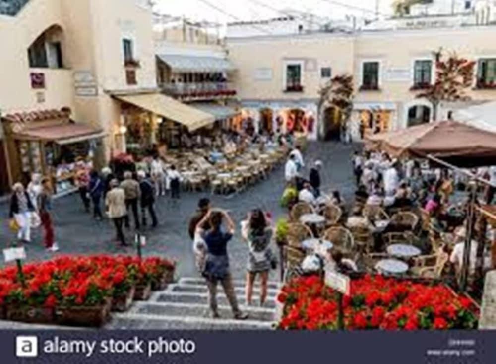 Guest House Emily Suites Sorrento Exteriör bild