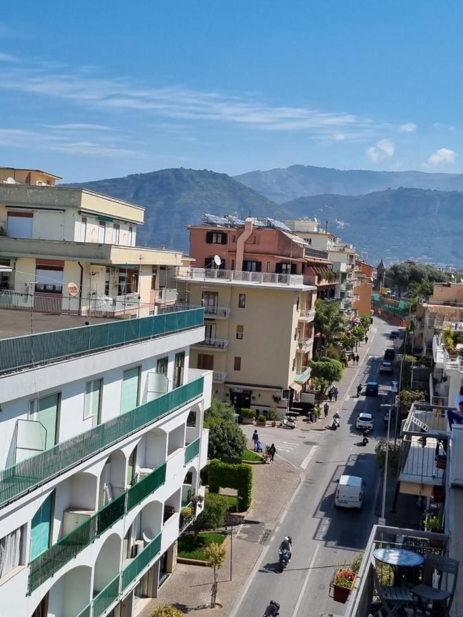 Guest House Emily Suites Sorrento Exteriör bild