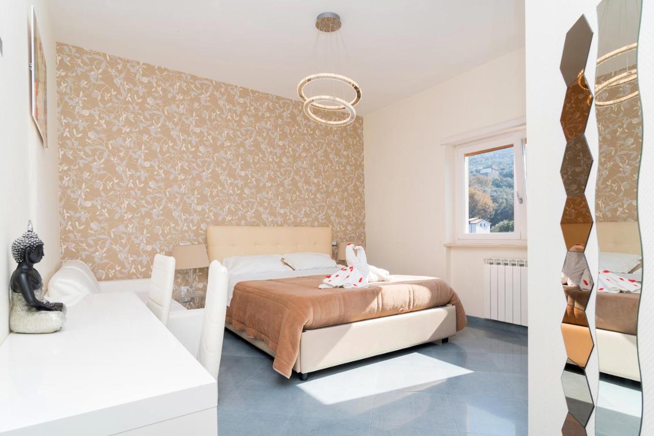 Guest House Emily Suites Sorrento Exteriör bild